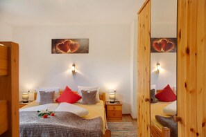 2 عدّة غرف نوم ومكواة/لوح كي وواي فاي مجانًا وملاءات أسرّة