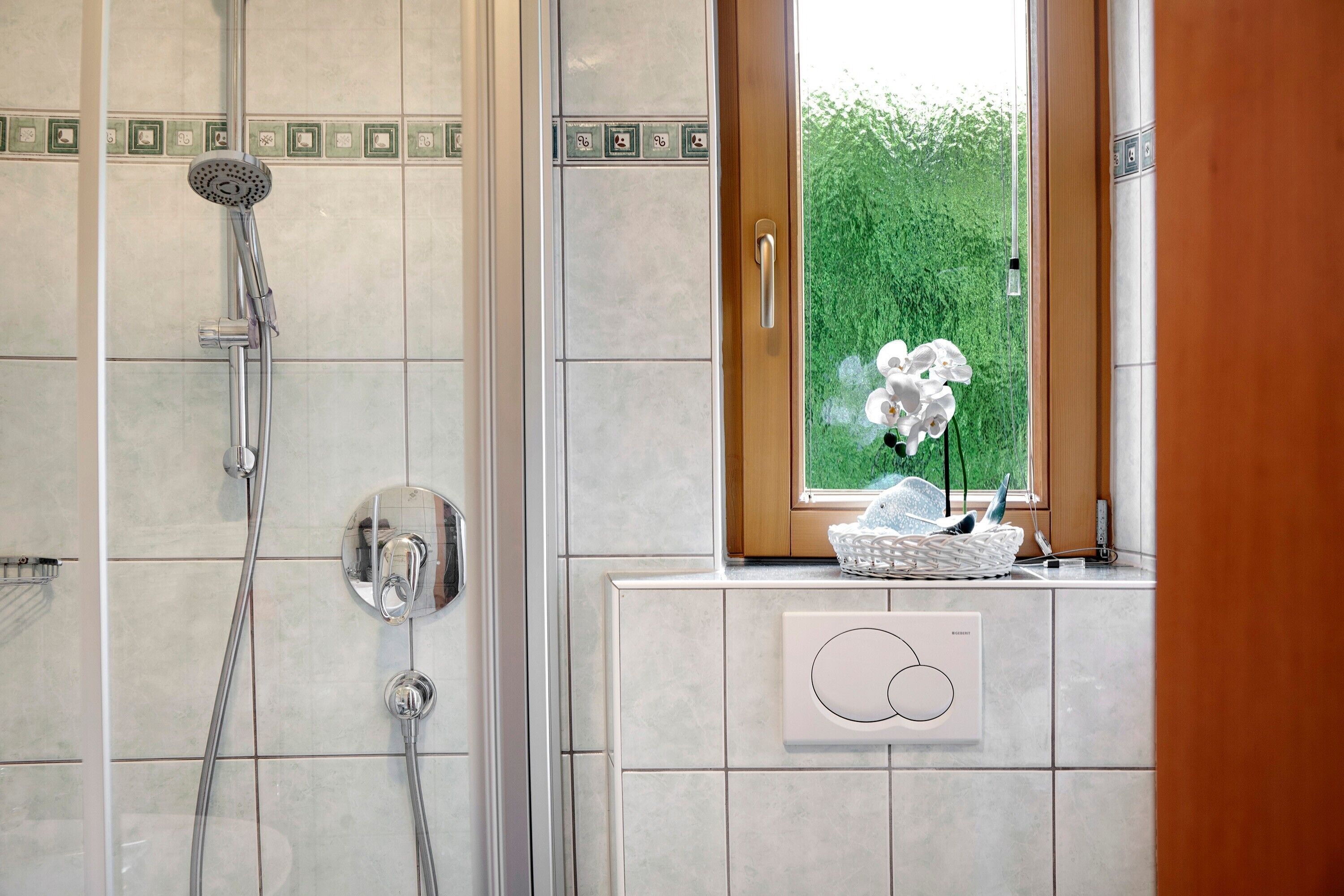 Een douche, een haardroger, handdoeken