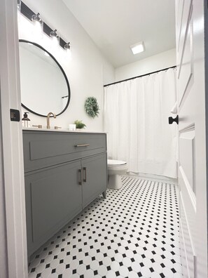 Combined shower/bathtub, hair dryer, towels, soap