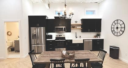 High-end luxurious loft within walking distance to downtown!