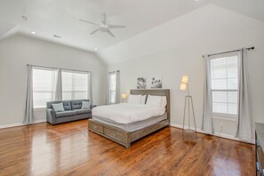 3 bedrooms, desk, iron/ironing board, free WiFi