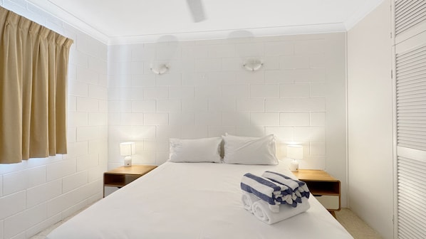 2 bedrooms, iron/ironing board, bed sheets