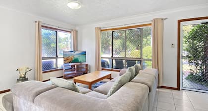 Island Magic Townhouse 1 - Stylish, affordable and well-equipped, in prime Alma Bay location