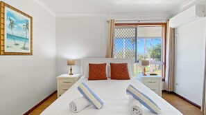 2 bedrooms, bed sheets - Island Magic Townhouse 1 - Stylish, affordable and well-equipped, in prime Alma Bay location (Arcadia)