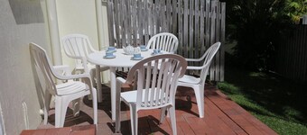 Island Magic Townhouse 1 - Stylish, affordable and well-equipped, in prime Alma Bay location