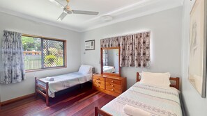 3 Schlafzimmer, Bügeleisen/Bügelbrett, Bettwäsche