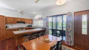 Fridge, microwave, stovetop, toaster - Arcadia Gardens - spacious island apartment just minutes to Geoffrey Bay (Arcadia)