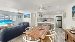 Interior - Island View Unit 2 - Renovated, modern and across the road from Geoffrey Bay Beach (Arcadia)