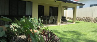 Arcadia Villa 3 - Modern, light and airy apartment at Alma Bay, with national park views