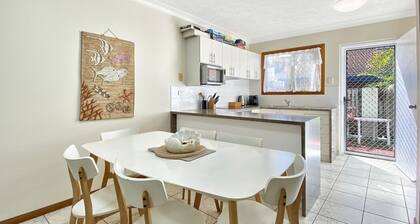Island Magic Townhouse 5 - Well-equipped, stylish and affordable townhouse at Alma Bay