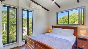 3 bedrooms, iron/ironing board, bed sheets