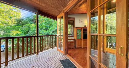 Kameruka - Modern, Queenslander style island home in leafy bushland with balcony