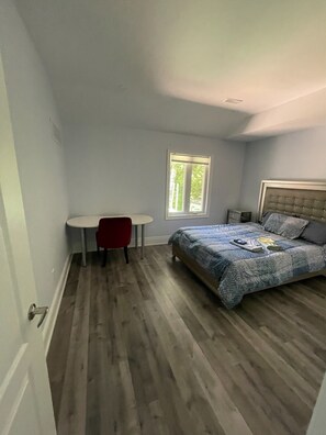 3 slaapkamers, een bureau, wifi, beddengoed