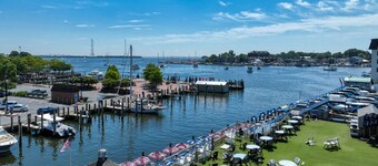 Riverfront home with multiple decks, central AC, washer/dryer - two dogs OK