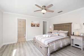 3 chambres, fer et planche à repasser, Wi-Fi gratuit, draps fournis