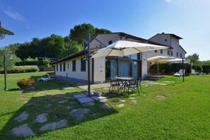 屋外ダイニングエリア