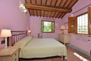 2 室のベッドルーム、WiFi (無料)、ベッドシーツ