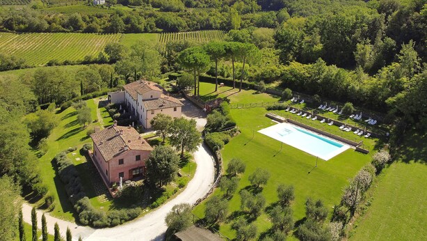 A large estate with a swimming pool, tennis court, and vineyard. - Francigena 6, Castelfiorentino, Italy (Castelfiorentino)