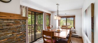 Modern condo near the lake & town with balcony, free WiFi, & washer/dyer