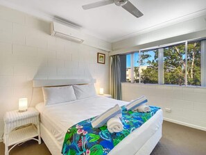 2 bedrooms, bed sheets