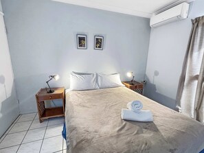 2 slaapkamers, een strijkplank/strijkijzer, beddengoed