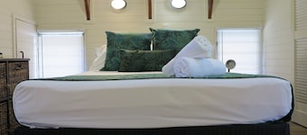 Picnic Bay Chalet Unit 2 - Charming island escape just 150m from Picnic Bay beachfront