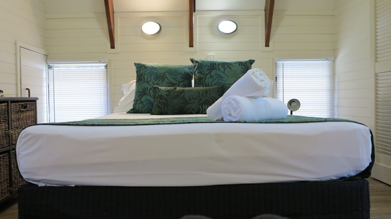 1 bedroom, bed sheets