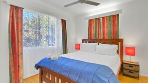 4 bedrooms, bed sheets