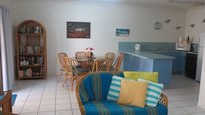 Interior - Magnetic Shores Unit 3 - Delightful tropical getaway across the road to beautiful Alma Bay (Arcadia)