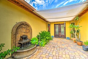 Terrace/patio - Snowbirds! Group Getaway w/ Hot Tub in Scottsdale (Scottsdale)