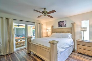 4 bedrooms, iron/ironing board, WiFi, bed sheets - Snowbirds! Group Getaway w/ Hot Tub in Scottsdale (Scottsdale)
