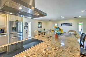 Réfrigérateur, micro-ondes, four, lave-vaisselle