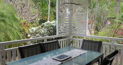 Mirabel Cottage - Charming, comfortable and well-equipped, in easy walking distance to beaches