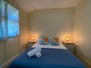 2 bedrooms, bed sheets - The Captain's Manor On Cook 5 Unit 5 BOM (Arcadia)