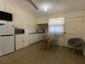 Dining - The Captain's Manor On Cook 5 Unit 5 BOM (Arcadia)