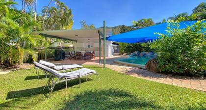 Magnetic Haven Unit 5 - Renovated with warm style, fabulous alfresco entertaining and complex pool