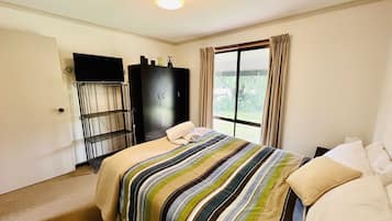 3 bedrooms, bed sheets