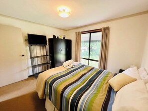 3 bedrooms, bed sheets