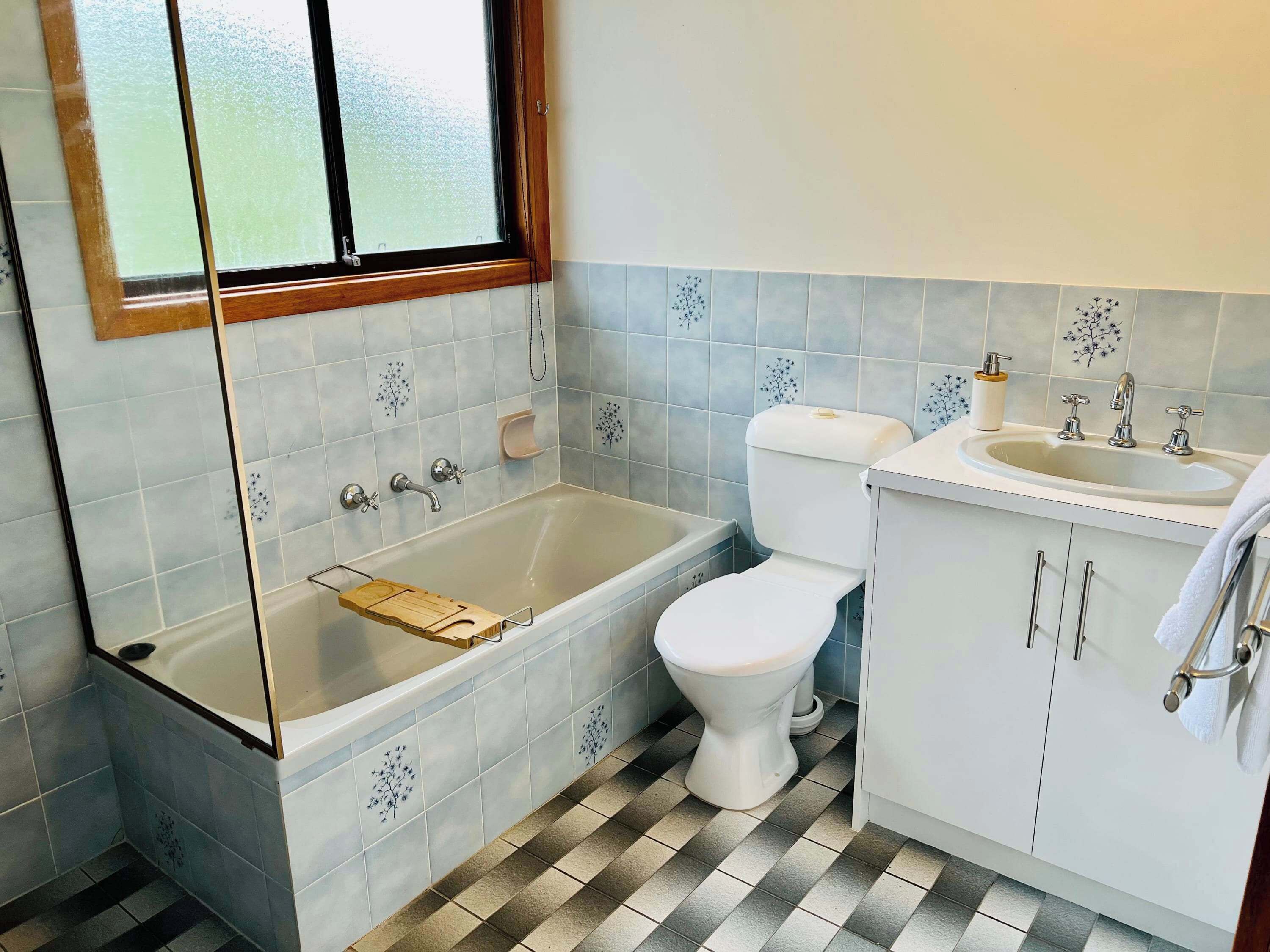 Bathtub, towels, shampoo