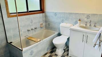 Bathtub, towels, shampoo