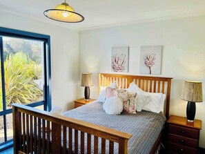 4 bedrooms, bed sheets