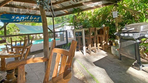 The Captain's Manor on Cook 6 - Compact, affordable and just minutes to Alma Bay