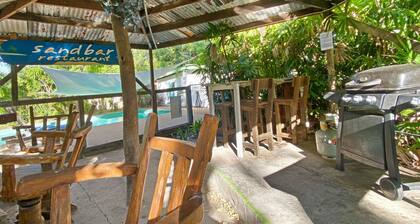 The Captain's Manor on Cook 6 - Compact, affordable and just minutes to Alma Bay