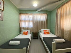 4 bedrooms, bed sheets