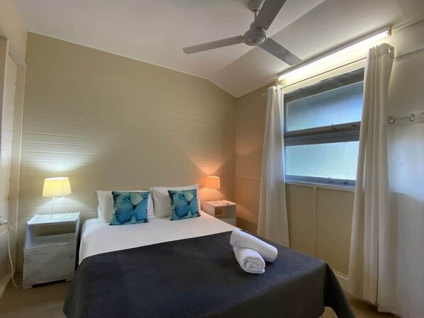4 bedrooms, bed sheets