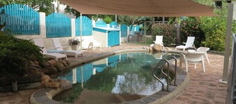 Magnetic Reef 7 -  Relaxing tropical getaway with lush gardens and complex pool, minutes to Alma Bay