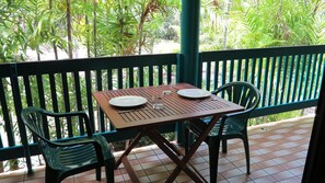 Outdoor dining - Magnetic Reef 7 -  Relaxing tropical getaway with lush gardens and complex pool, minutes to Alma Bay (Arcadia)