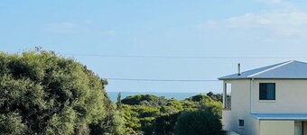 Just A Glimpse Shack- Pet friendly outside