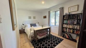 3 bedrooms, bed sheets