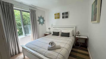 3 bedrooms, bed sheets